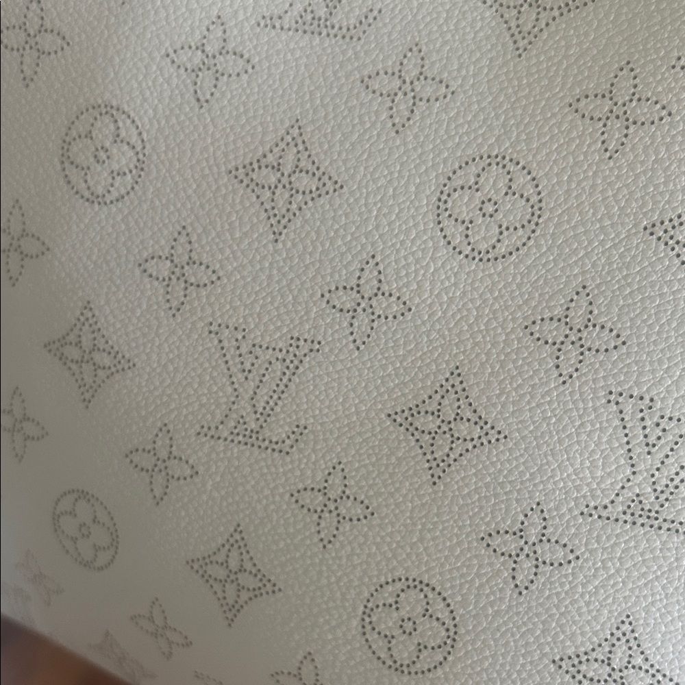 Chic White Monogram Hobo Bag - Picture 2 of 7